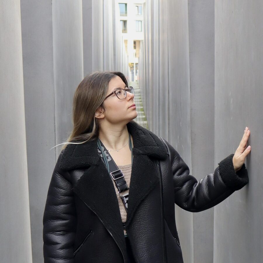 Berlin: Third Reich and Cold War 2 Hour Walking Tour - The Holocaust Memorial and Hitler’s final hideout in the same arc