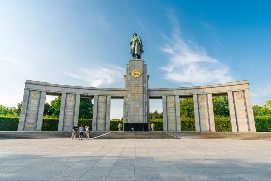 Berlin: Third Reich and Cold War 2 Hour Walking Tour - Checkpoint Charlie, the tense standoff, and the week Berlin changed