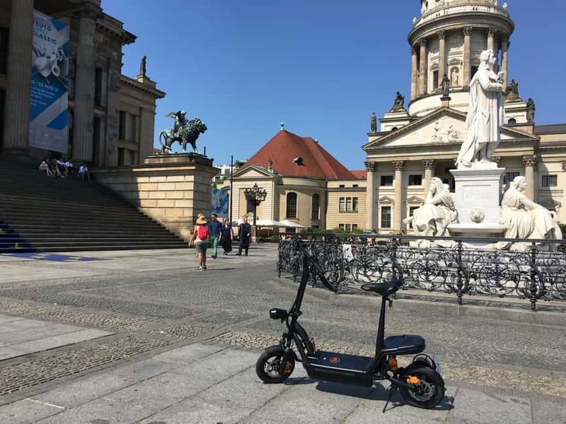 Berlin: Thrilling E-Scooter Adventure Tour - Riding the Route: Landmarks, Green Spaces, and Photo Stops