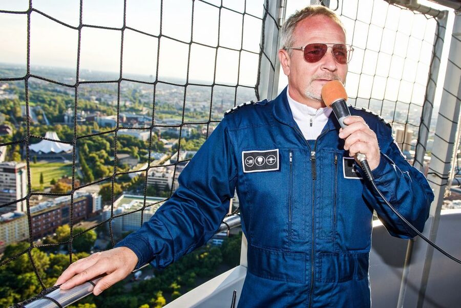 Berlin: Ticket for World Balloon with Perfect View - Inside the Gondola for 15 Minutes: From Axel Springer to the Brandenburg Gate
