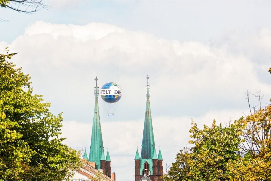 Berlin: Ticket for World Balloon with Perfect View - Sunset, Winter Light, and Why the View Can Change Day to Day