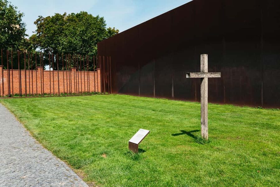 Berlin: Wall Tour - Fates, Love Stories, and Heroes - FAQ