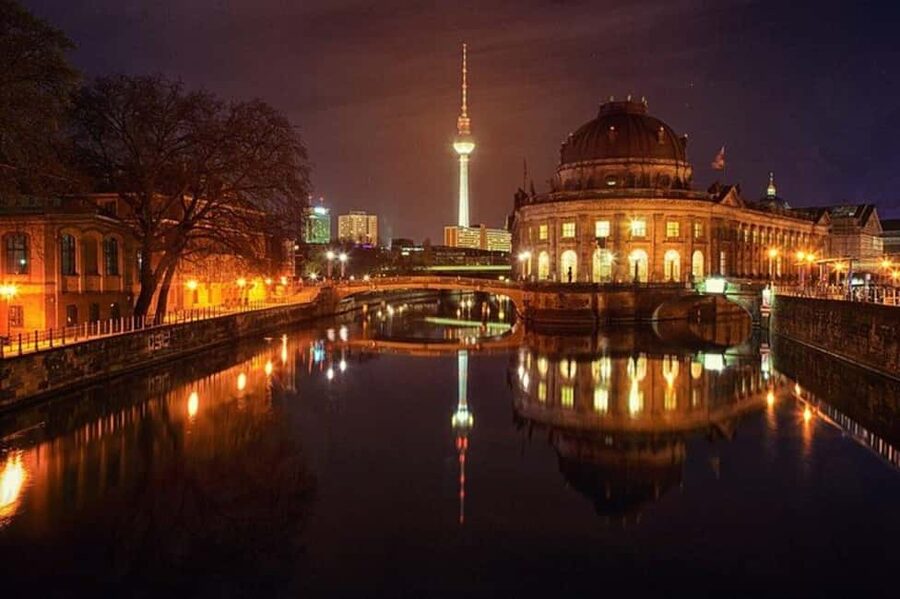 Berlin: Winter Spree Cruise with Mulled Wine and Christmas Stollen - Key highlights to look for