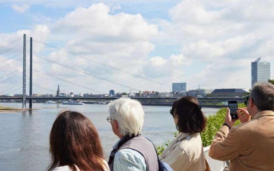 Best of Düsseldorf - The Highlight-Tour - Königsallee and the art of a good city stroll