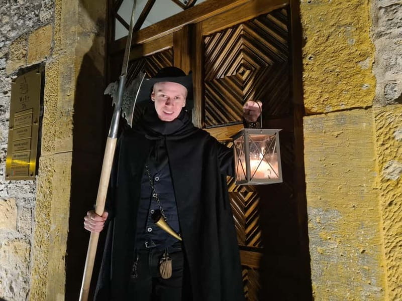 Bielefeld: Night watchman guided tour (adventure tour) - What the acting adds, and what you still control