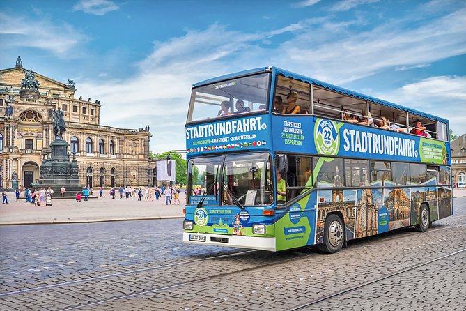 Big city tour hop on hop off 22 stops - The Audio Setup: English Through Headsets, Loud German Announcements