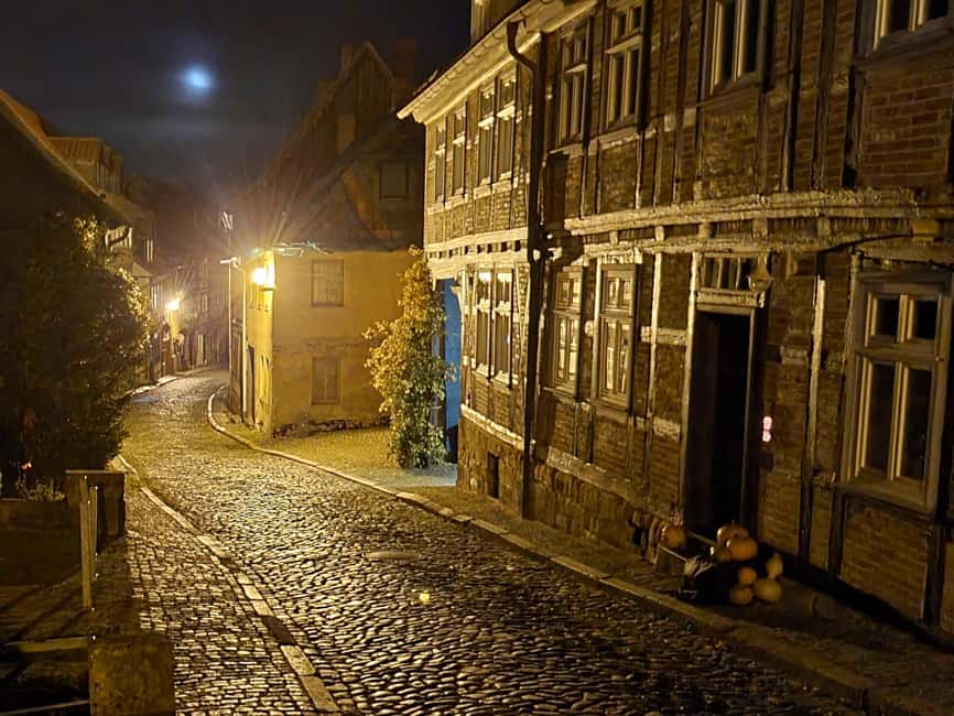 Blankenburg (Harz) Night watchman tour through the historic old town - Lamplight stroll: how the old town becomes the show