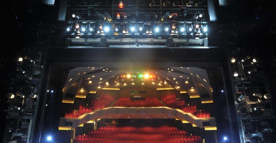 Blick hinter die Kulissen - Führung: Staatstheater Darmstadt - What this Staatstheater Darmstadt backstage tour is, and what it is not