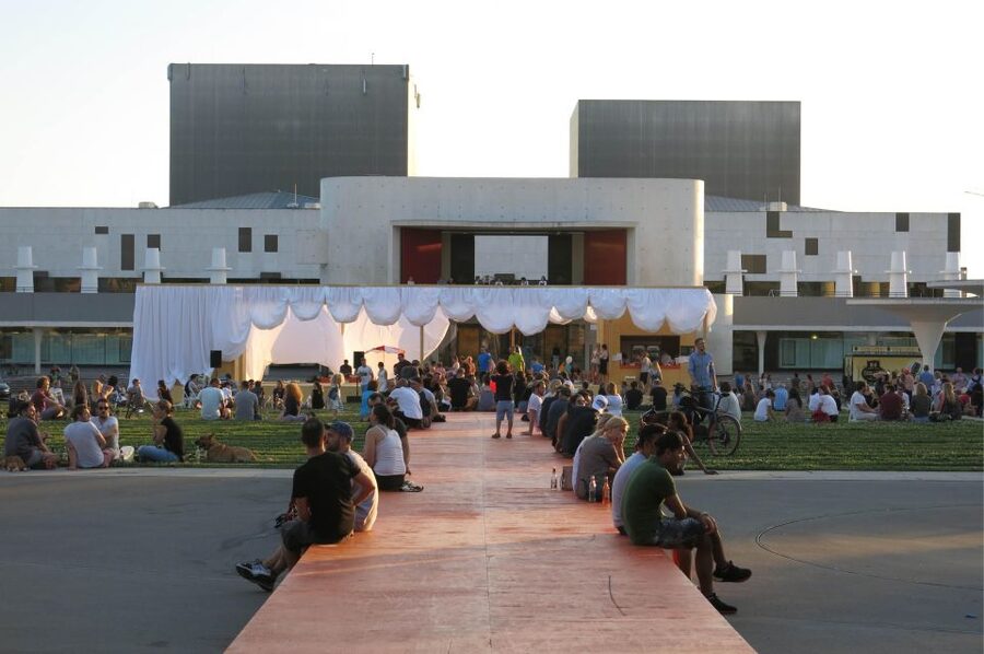 Blick hinter die Kulissen - Führung: Staatstheater Darmstadt - Workshop floors: how Bühnenbilder are built from workstations