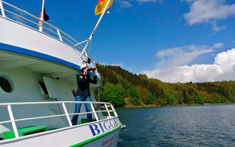 Boat trip on the Biggesee: lake romance in the Sauerland mountains! - A quiet Sauerland reset on the Biggesee