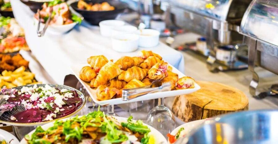 Bonn: Sunday Brunch Buffet with Cologne live music - Meeting Point and Getting On Board Moby Dick