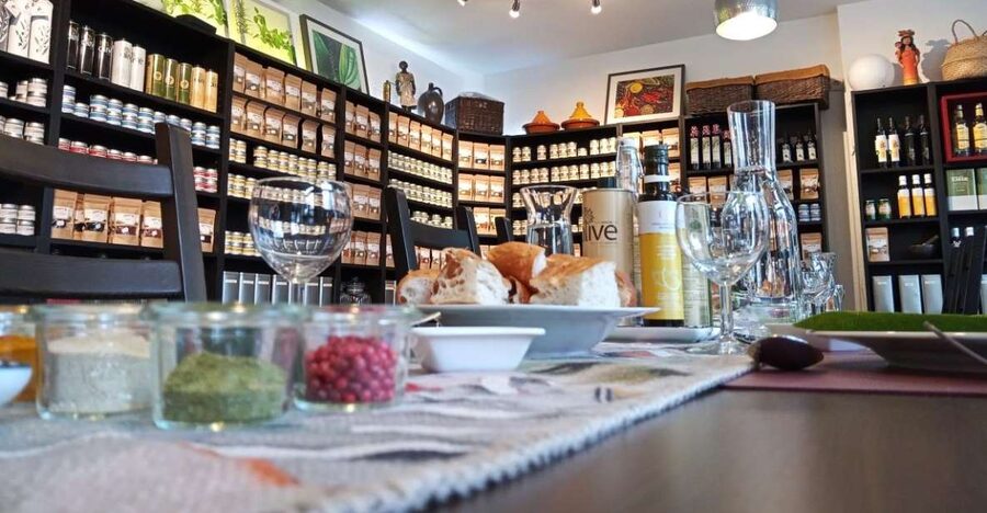 Braunschweig: Guided Walking Tour with Food Tastings - Two important squares, and what they mean for the city
