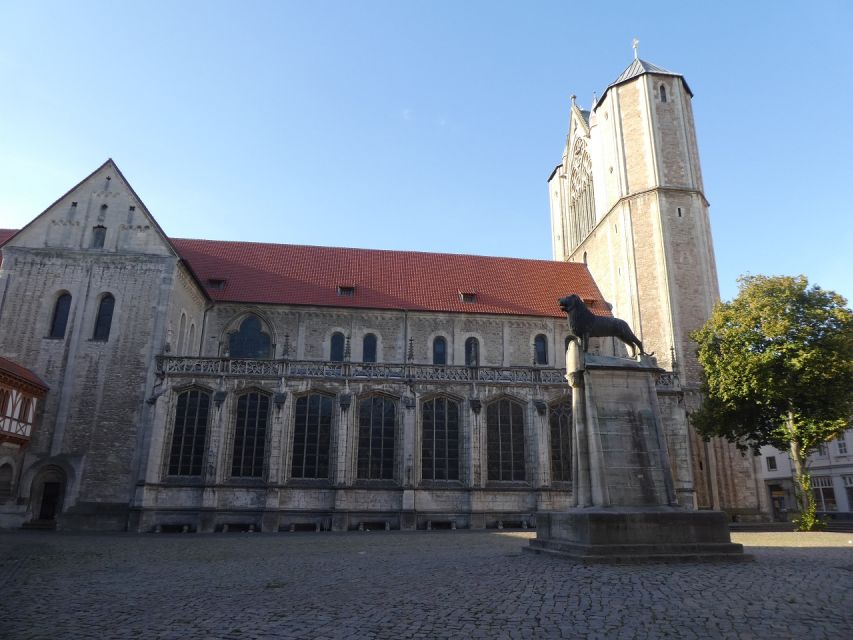 Braunschweig: Private City Walking Tour with Certified Guide - Your meeting point and how you will spot the guide