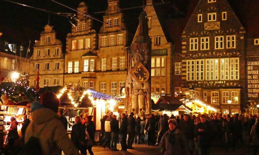 Bremen: Advent magic and sparkling lights (Tour in German) - Finding the Group at Bremen-Information, Böttcherstraße 4