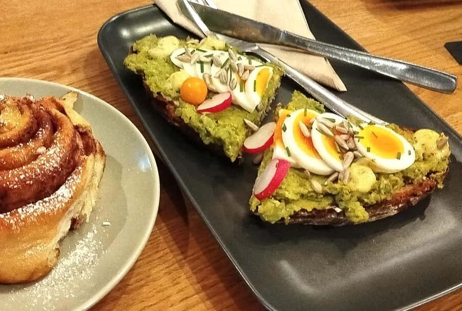 Bremen: Culinary Old Town Tour - with unique locations - Northern Lights in a Glass: Trying a Regional Spirit