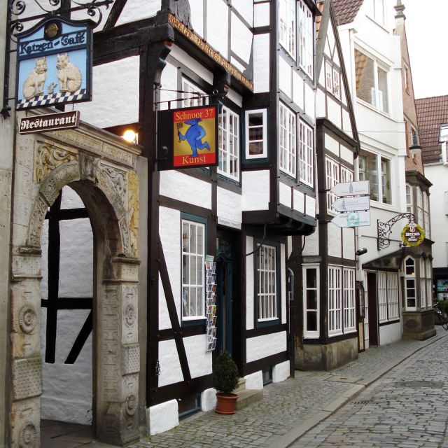 Bremen: Old Town Tour with Costumed Performer & Tour Guide - St. Peter’s Cathedral Steps: How the Tour Gets You Oriented Fast