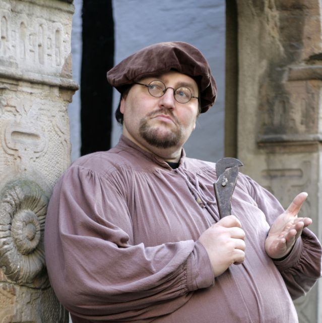 Bremen: Old Town Tour with Costumed Performer & Tour Guide - Who Should Book This Bremen Old Town Tour, and Who Might Skip It