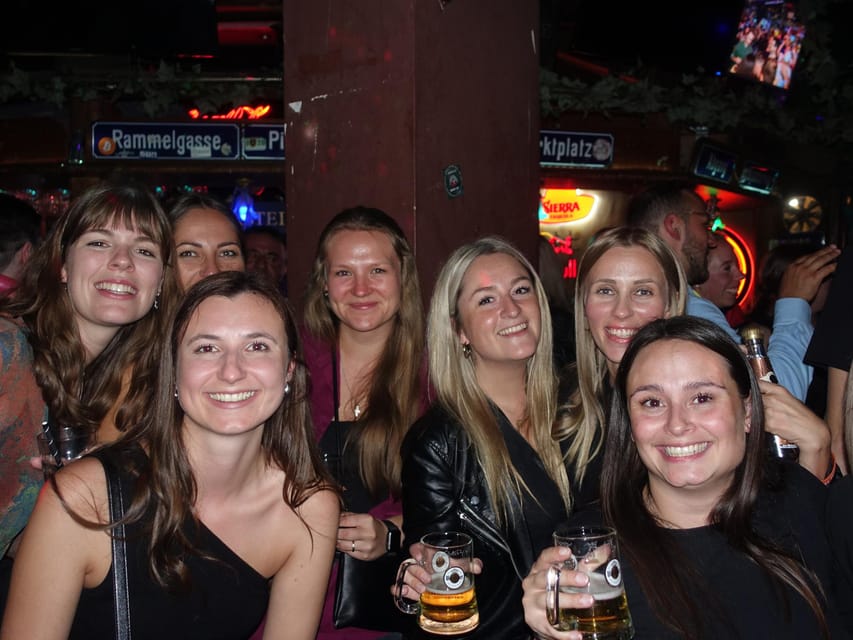 Bremen: Private pub crawl with insider-guide & free shots - Guaranteed entry and reserved places, plus skipping the ticket line