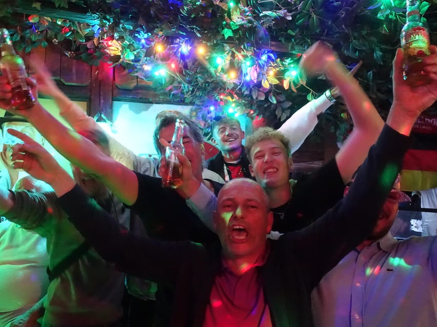 Bremen: Private pub crawl with insider-guide & free shots - Meeting at Ulrichsplatz, then getting into the flow fast