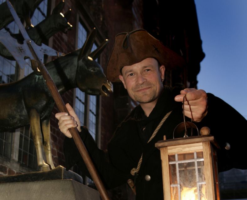 Bremen: Walking Tour in German with Night Guard - How the 1.5 Hour German walk turns streets into a nighttime patrol