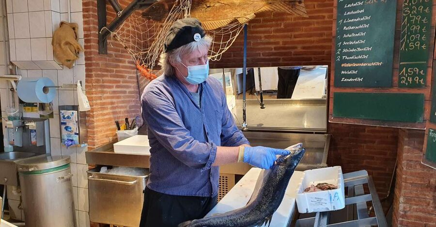 Bremerhaven: Fish Bite Guided Walking Tour - Bremerhaven’s fishing port, turned into a tasting story