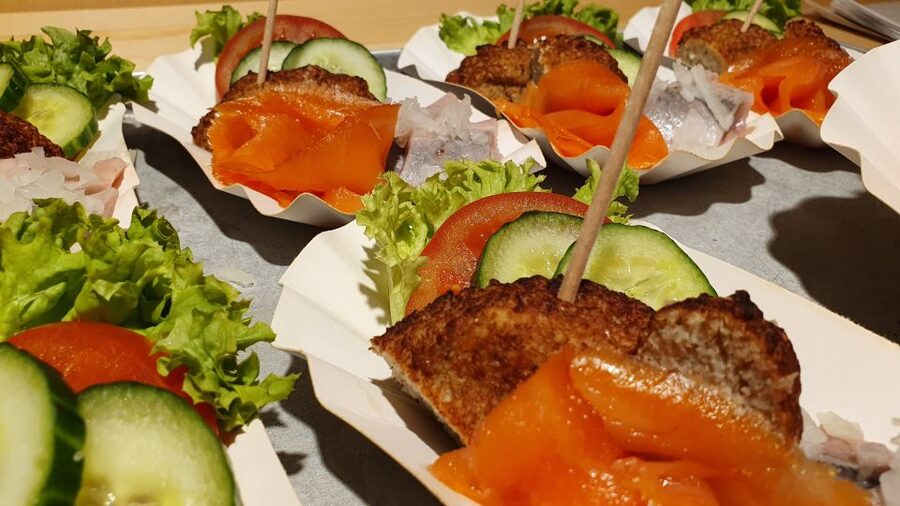 Bremerhaven: Fish Bite Guided Walking Tour - The 2.5-hour walking rhythm and what it means for you