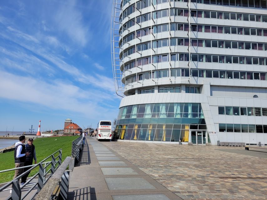 Bremerhaven: Harbor Bus Tour - Through town: markets, museums, and easy orientation