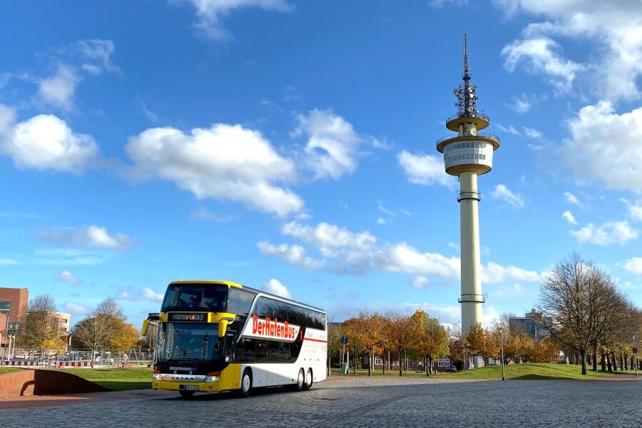 Bremerhaven: Harbor Bus Tour - International port area views: cruise ships and ocean steamers