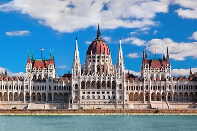 Central and Eastern Europe Highlights 7-Day Tour from Frankfurt - Day 3 in Hungary: Danube cruise time and Budapest’s Buda and Pest hits