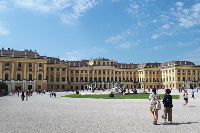Central and Eastern Europe Highlights 7-Day Tour from Frankfurt - Prague Castle, St. Vitus, Golden Lane, and Old Town Square