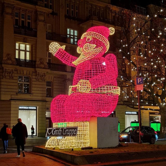 Christmas market lights tour bus through Berlin, free mulled wine (2.5 hours) - Why this Berlin Christmas lights bus tour makes sense