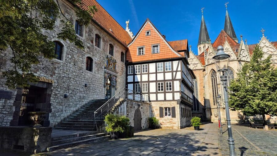 City tour Braunschweig: diverse and full of surprises. - Tom Ahlgrim and Tobi Volkmer, What Makes the Guiding Style Work