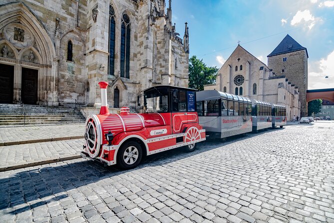 City tour through Regensburg with the little train - Starting at Regensburg Domplatz, and why location matters