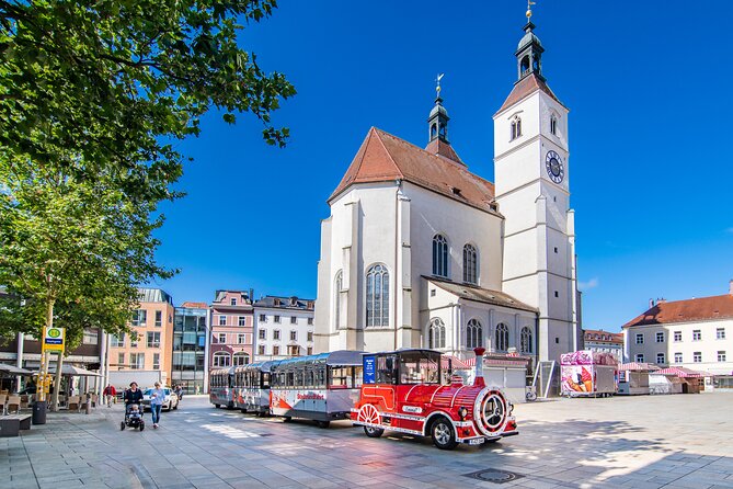 City tour through Regensburg with the little train - Group size and booking timing: why “little train” can mean full cars