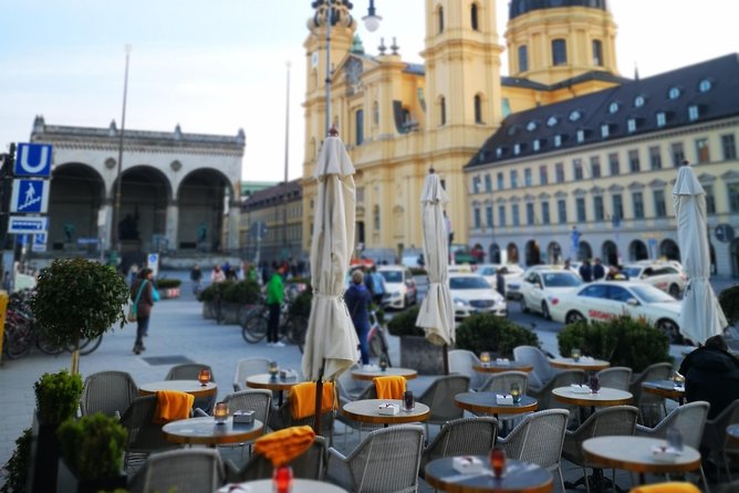 Classic Mike's Bike Tour daily @ 11.30 incl Beer Garden & Surfers - The old town start: Marienplatz, Platzl, and Hofgarten mood