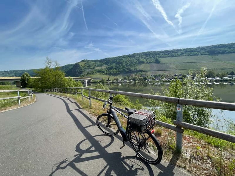 Cochem: Bike and Boat Tour with Picnic and Wine Tasting - Biking the Moselle: the 10 km vs 23 km choice