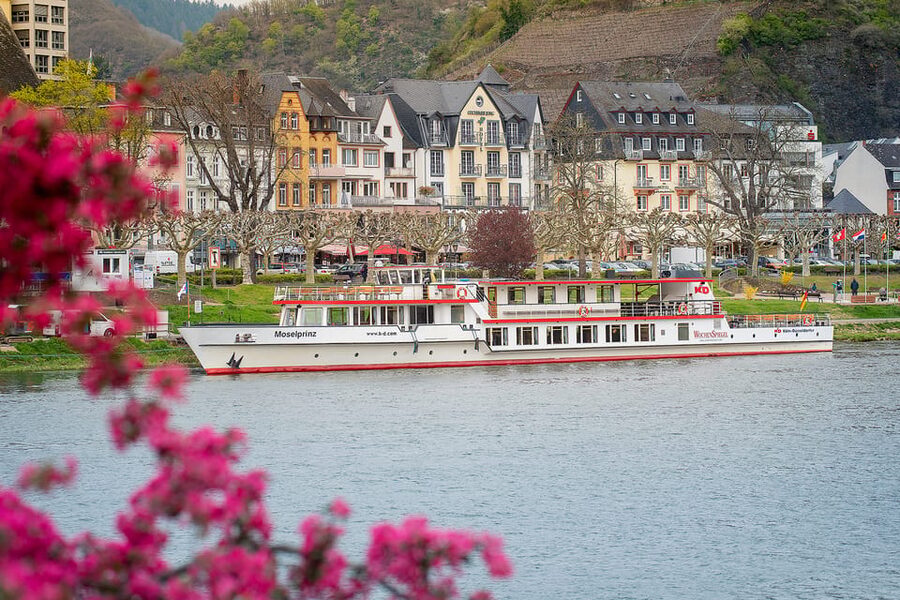 Cochem: KD Panoramic Evening Cruise on the Moselle River - DJ Music on the Open Deck: Great When Weather Cooperates