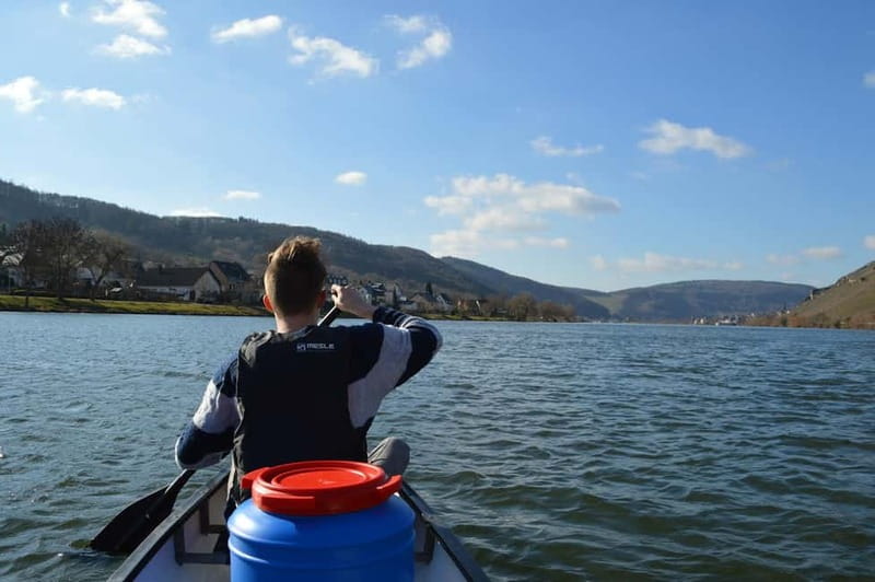 Cochem, Mosel: Mit dem Kanu zum Winzer - Getting on the Water: Paddling, Turns, and Photo Moments Over Vineyards