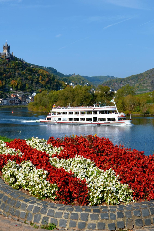 Cochem: Panorama Rundfahrt 1 Stunde, Ausstieg Ernst möglich - The downstream part: two bridges, Cochem banks, and vineyards near Brauselay