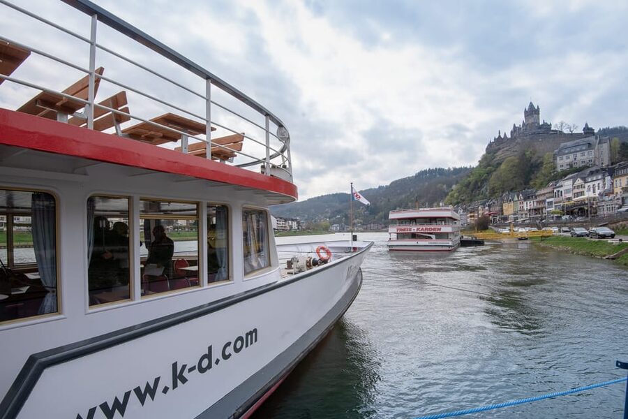 Cochem: Panoramic Cruise on the Moselle River - Sun, shade, and photo angles on the river ship