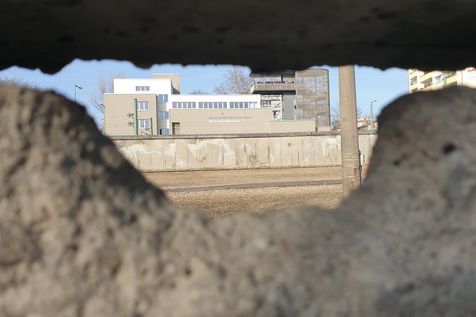 Cold War and Berlin Wall Tour in Italian - Berlin-Nordbahnhof and the eerie lesson of ghost stations