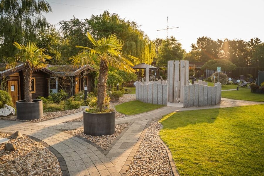 Cologne: 1-day ticket for the Aqualand adventure pool including sauna world - Badewelt under one roof: how to structure your first hours