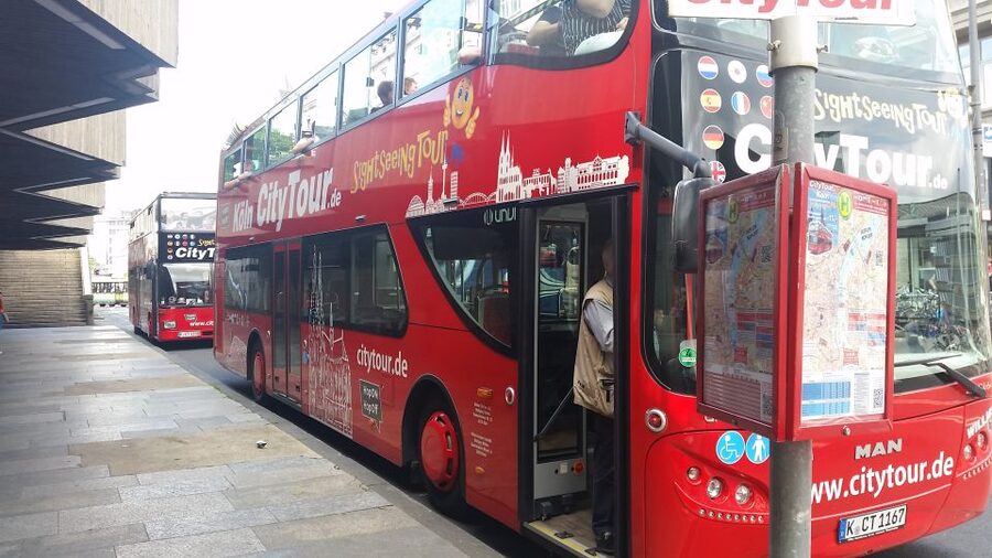 Cologne: 24h Hop-On Hop-Off Sightseeing Bus Ticket - Riding comfort, top deck vs lower deck in real life