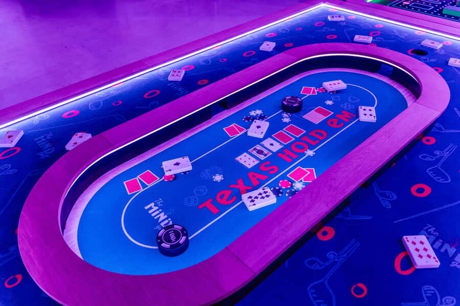 Cologne: Adventure Minigolf - Interactive tour through movie sets! - Digital game modes: the part that turns mini golf into a hybrid game