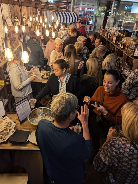 Cologne: Black wine tasting with secret station - Haus der Manufakturen - The 2-Hour Flow: From the First Pour to the Geheimstation