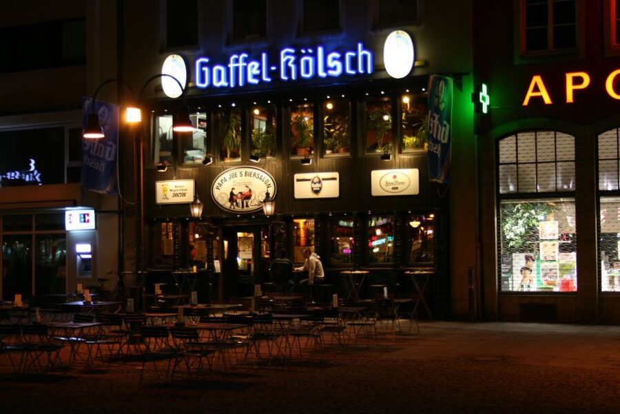 Cologne: Brewery Tour with Beer Tasting and Halven Hahn - Cozy pub interiors and the comfort side of Cologne