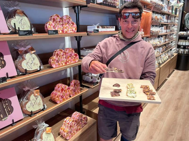 Cologne: Chocolate tasting Tour per Rickschaw - Electric pedicabs, pickup points, and comfort kit that saves the day