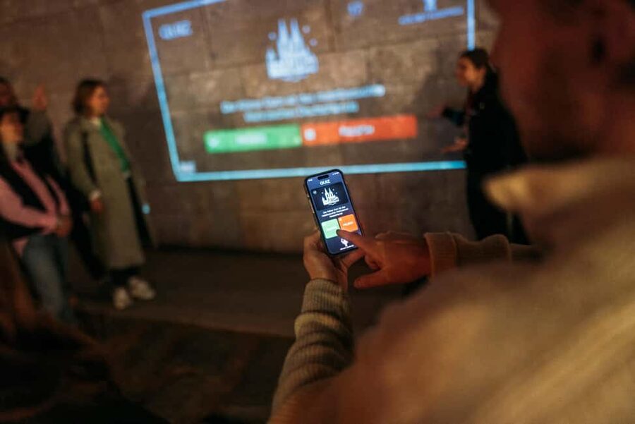 Cologne: Cologne Cathedral & Old Town in the evening - interactive tour with projector - Ending at Hohenzollern Bridge, love-lock views and what to do next