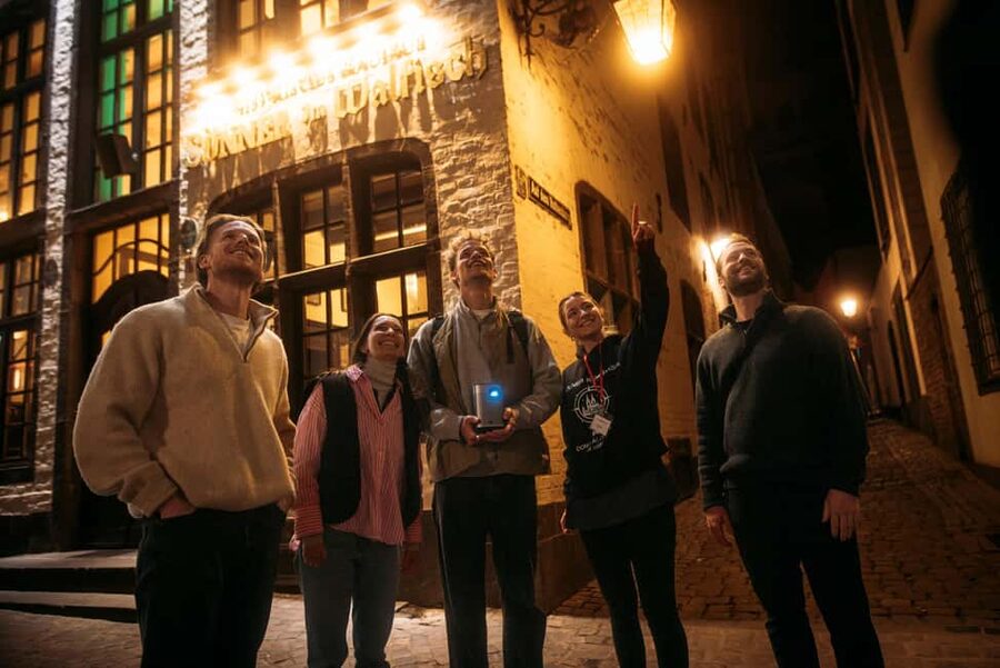 Cologne: Cologne Cathedral & Old Town in the evening – interactive tour with projector - Starting in the Roman Hafenstraße zone, right by the cathedral