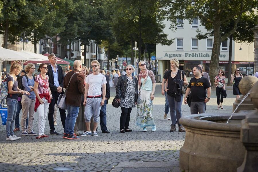 Cologne: Guided Highlights Tour - Kreuzblume to Roncalliplatz: how the walk gets you oriented fast